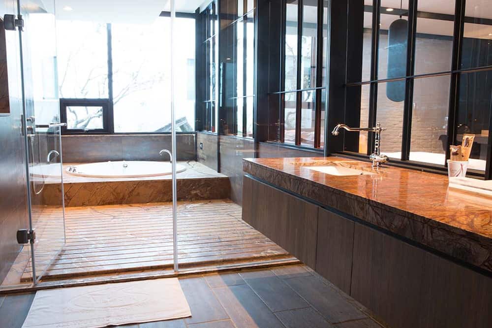 Photo of Bathroom in East District