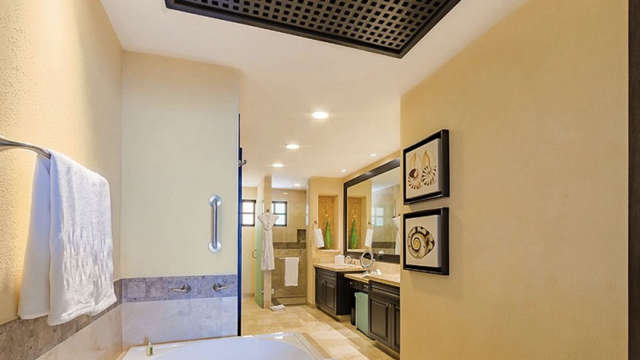 Photo of Bathroom in South Shore Hotel Area