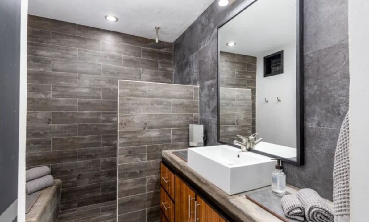 Photo of Bathroom in Romantic Zone