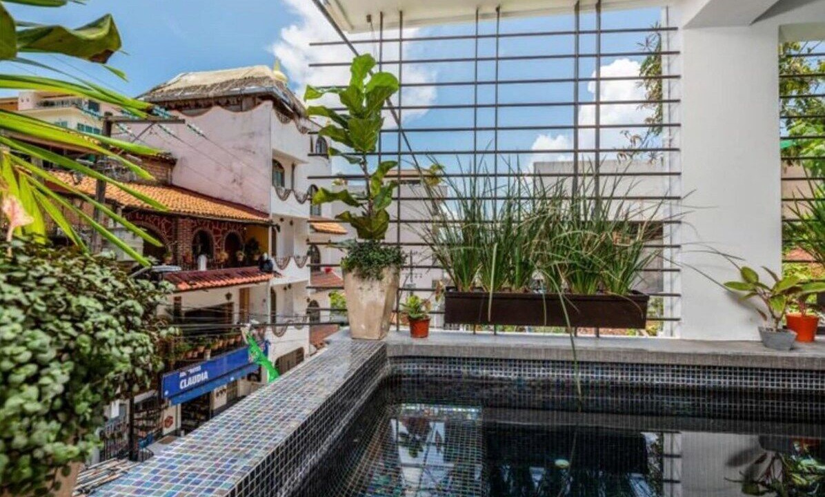 Photo of Outdoor in Romantic Zone
