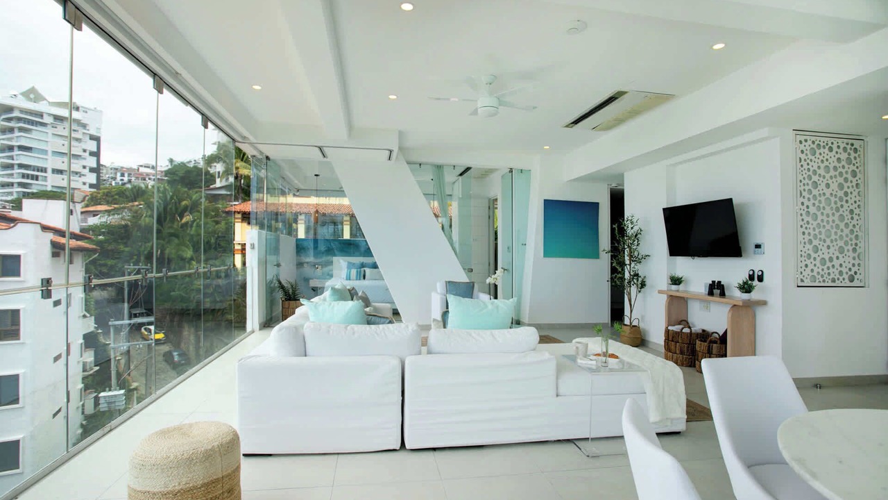 Photo of Livingroom in South Shore Hotel Area