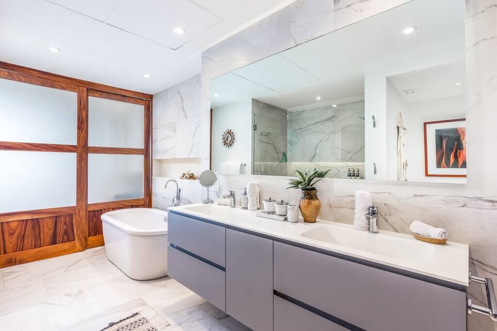 Photo of Bathroom in South Shore Hotel Area