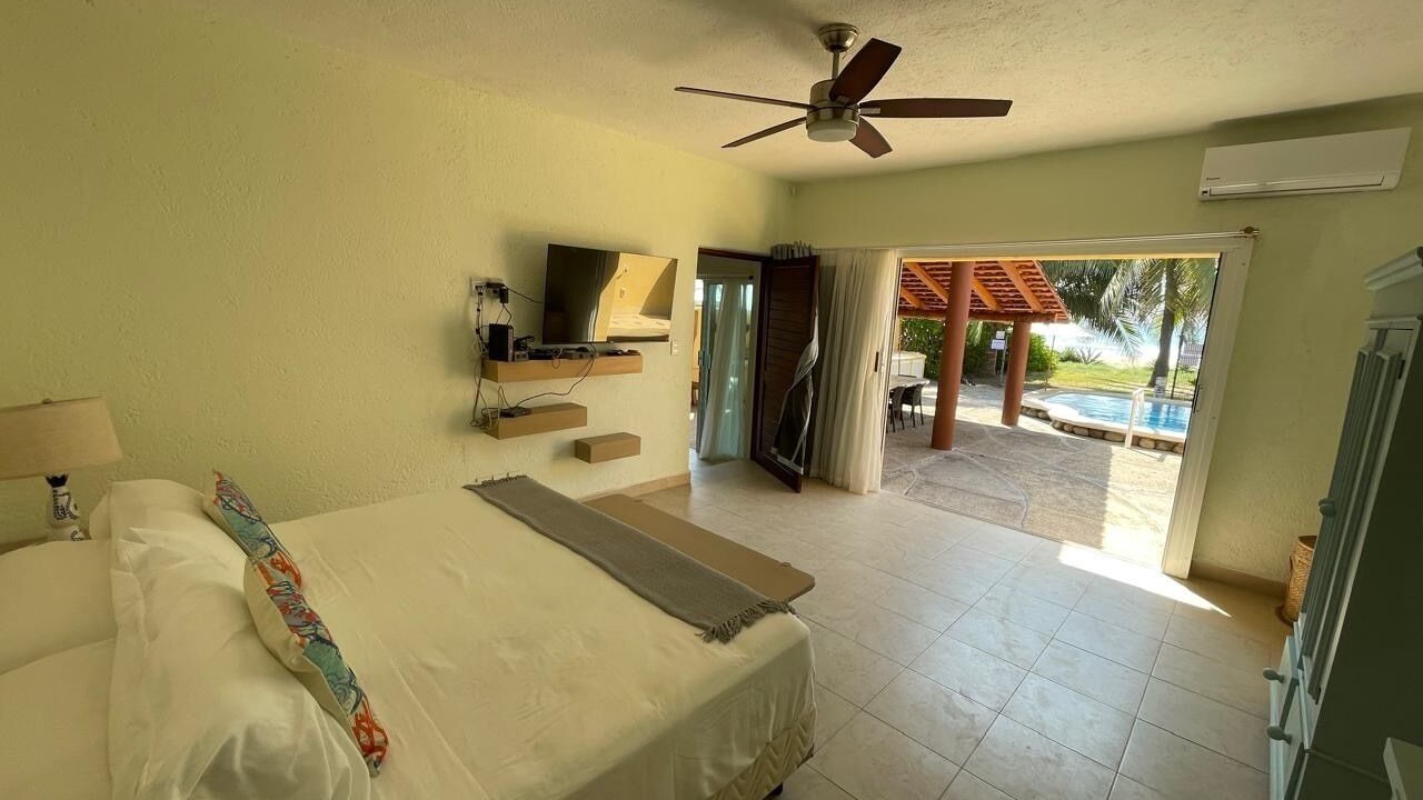 Photo of Bedroom in Zihuatanejo