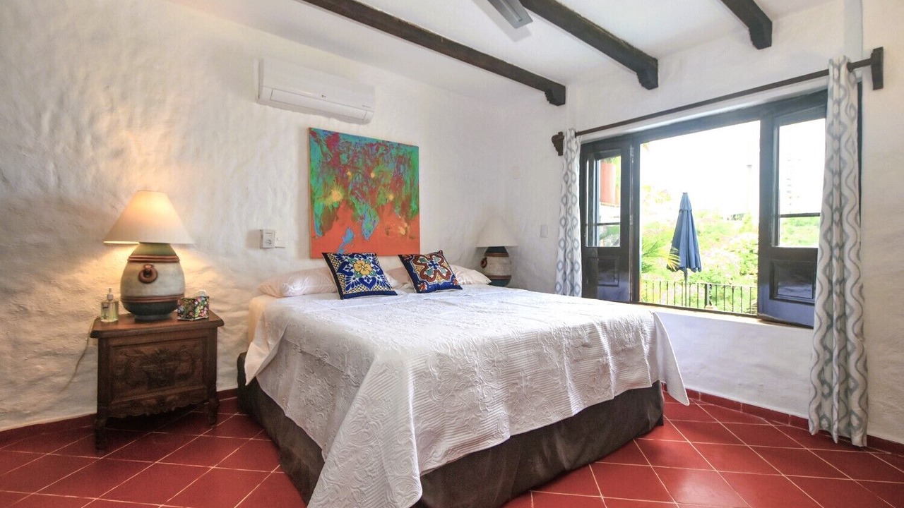 Photo of Bedroom in South Shore Hotel Area