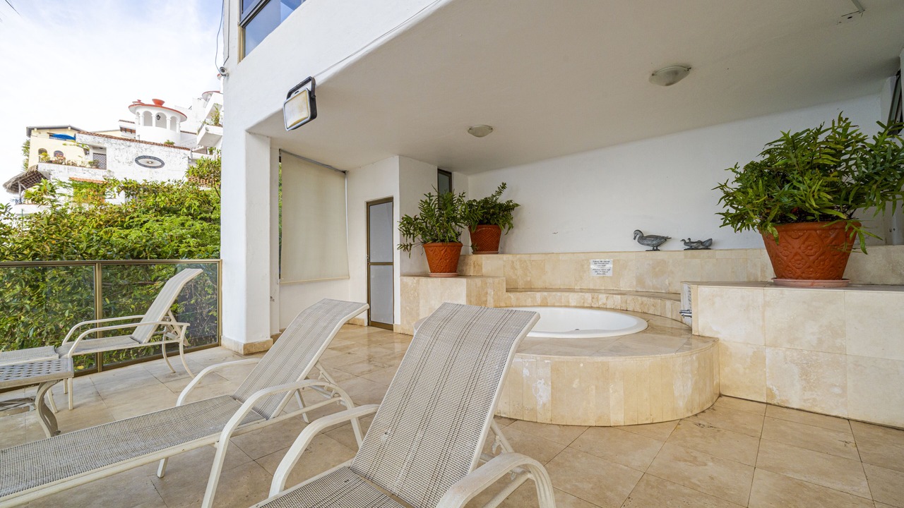 Photo of Patio Balcony in South Shore Hotel Area