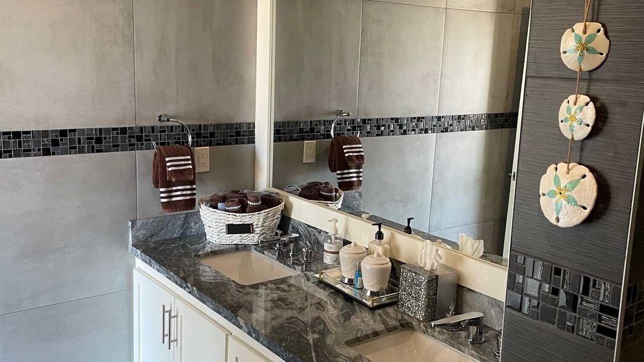 Photo of Bathroom in Laguna Shores