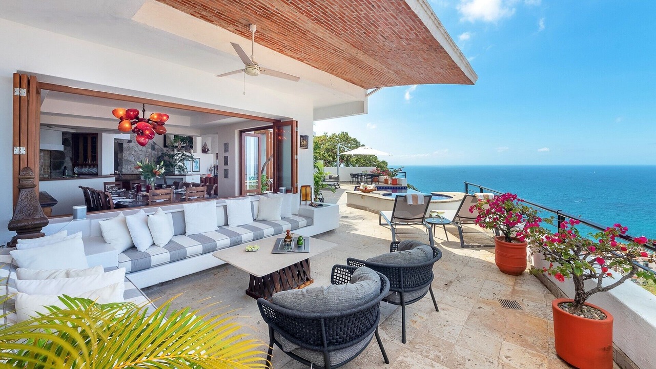 Photo of Outdoor in Romantic Zone