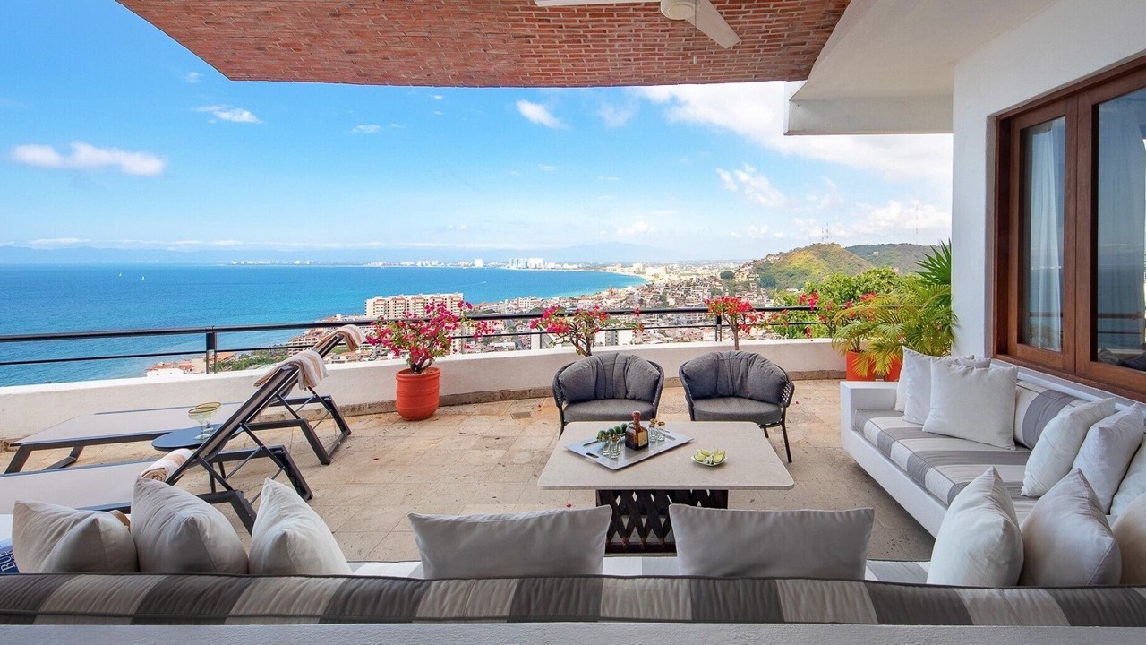 Photo of Patio Balcony in Romantic Zone