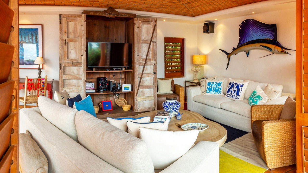 Photo of Livingroom in South Shore Hotel Area