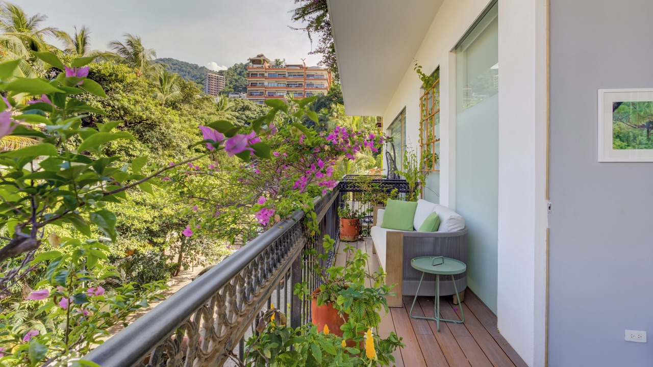 Photo of Patio Balcony in Romantic Zone