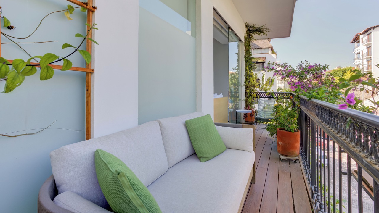 Photo of Outdoor in Romantic Zone