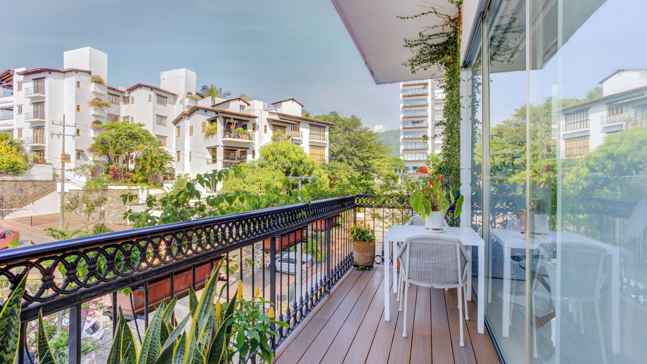 Photo of Outdoor in Romantic Zone