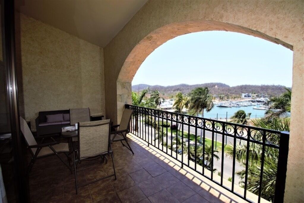 Photo of Outdoor in L
