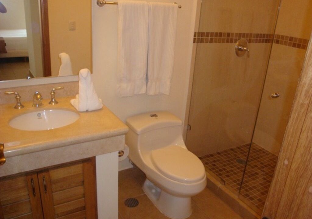 Photo of Bathroom in L