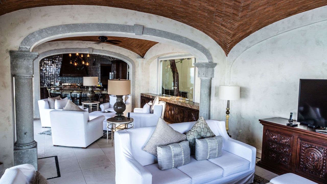Photo of Livingroom in South Shore Hotel Area