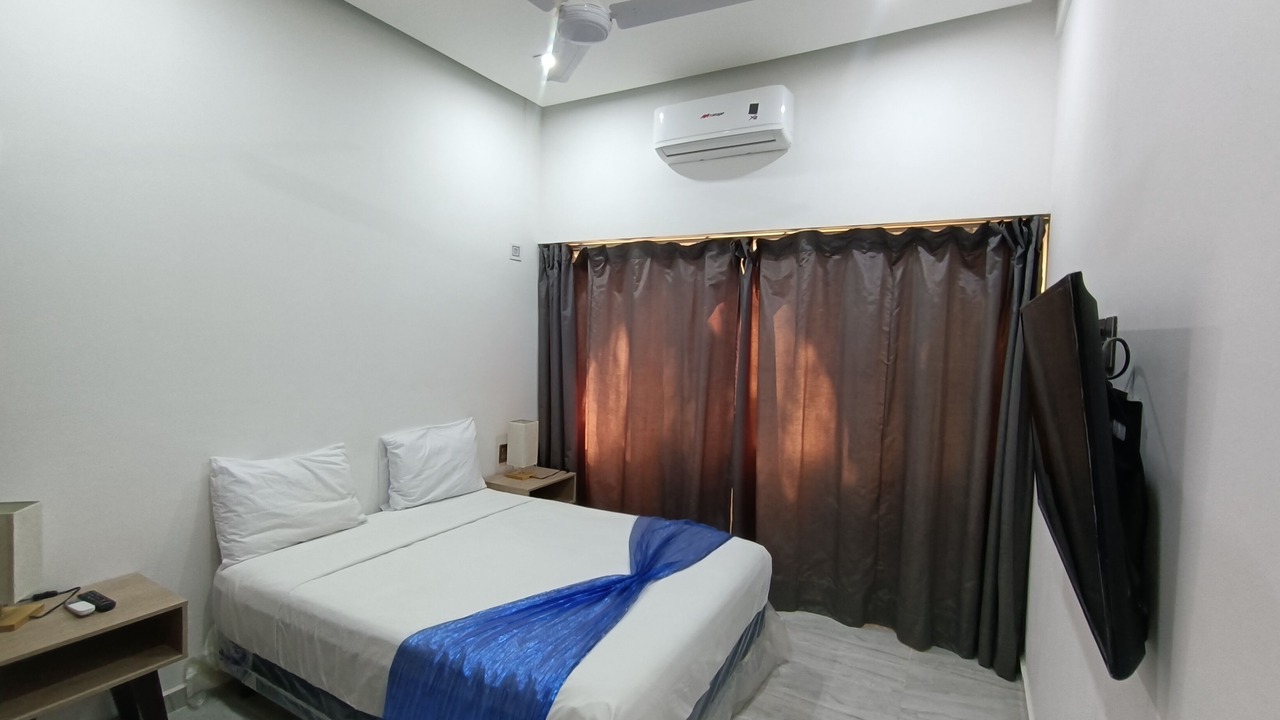 Photo of Bedroom in R