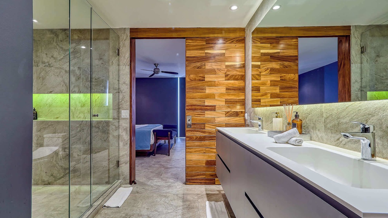 Photo of Bathroom in South Shore Hotel Area
