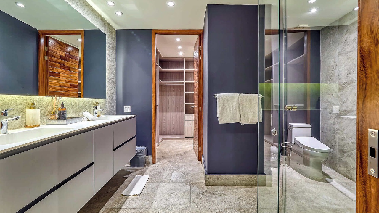 Photo of Bathroom in South Shore Hotel Area