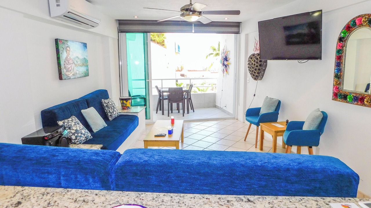 Photo of Livingroom in South Shore Hotel Area