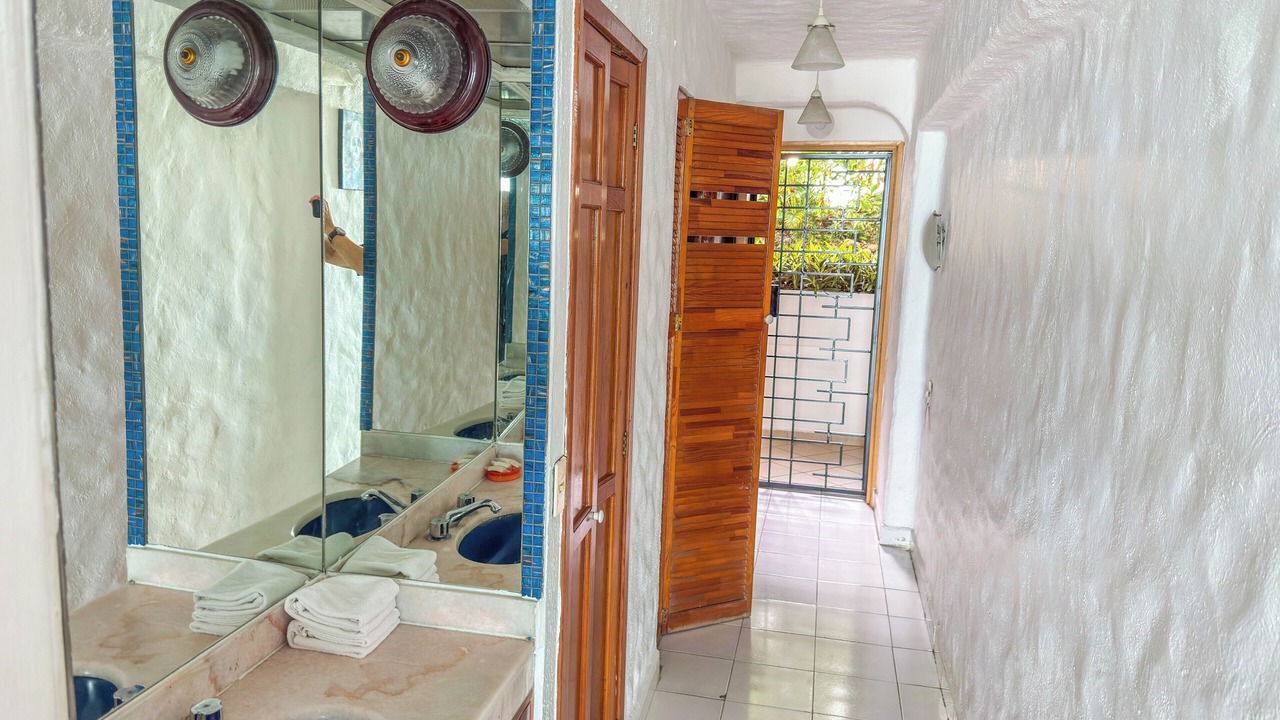 Photo of Bathroom in South Shore Hotel Area