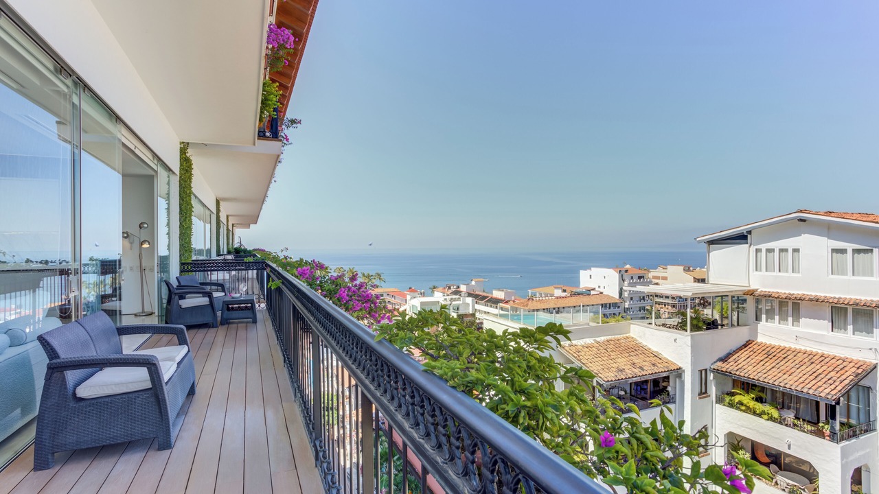Photo of Patio Balcony in Romantic Zone