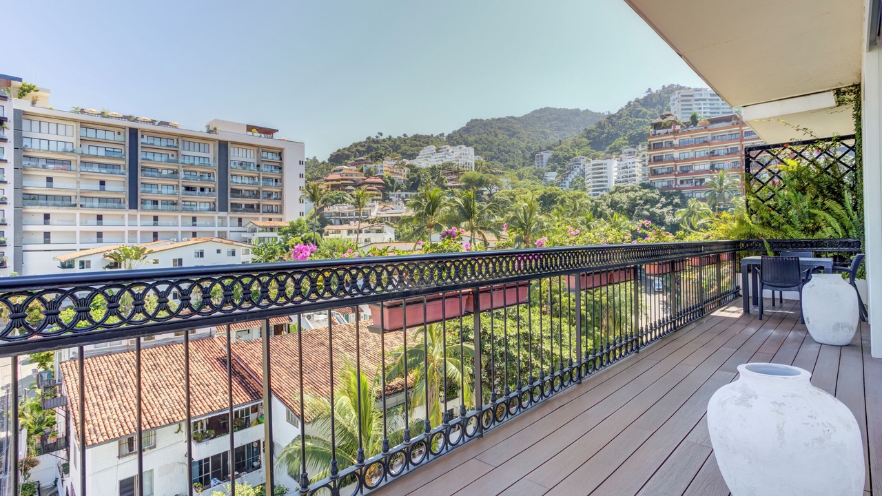Photo of Outdoor in Romantic Zone