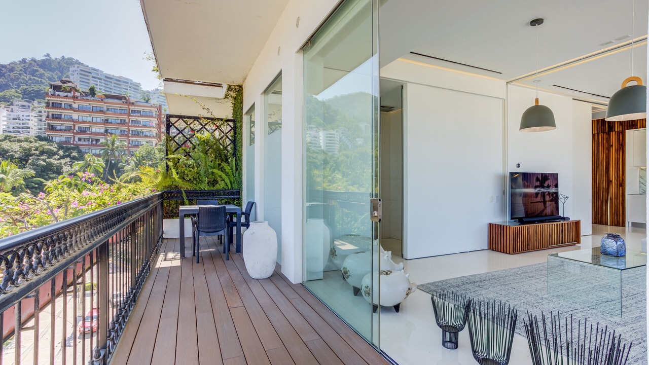 Photo of Patio Balcony in Romantic Zone