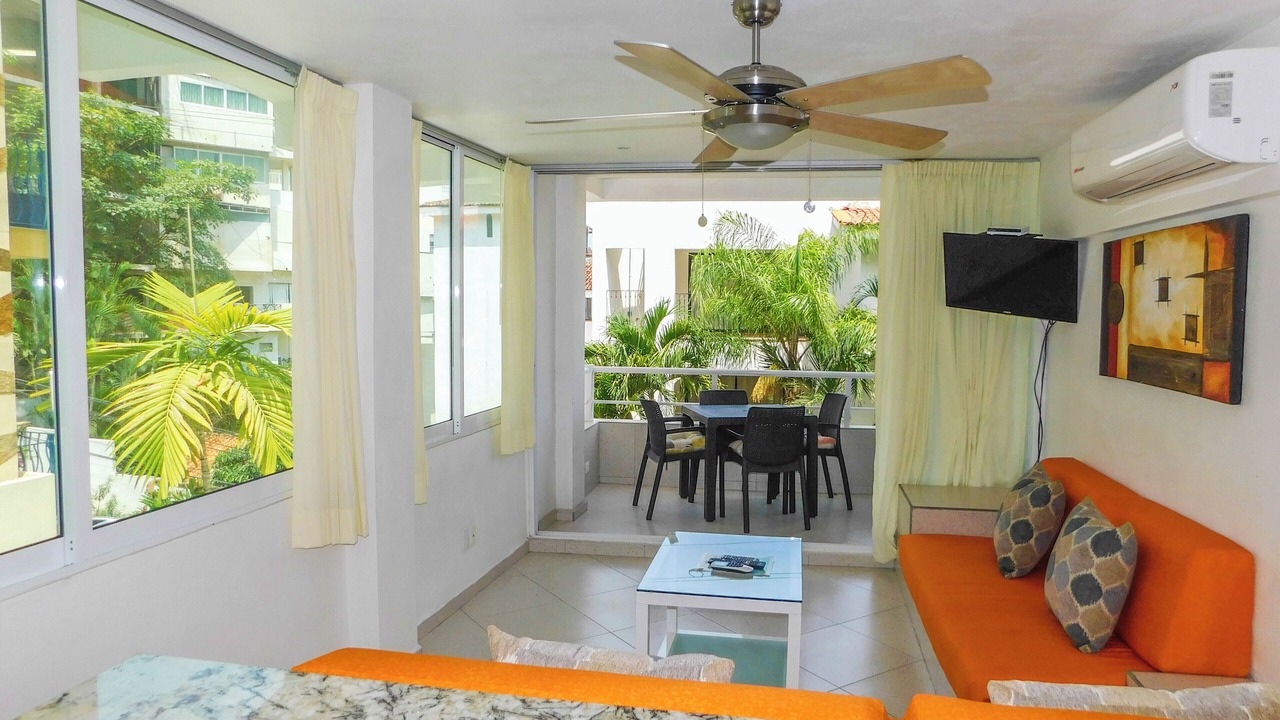 Photo of Livingroom in South Shore Hotel Area