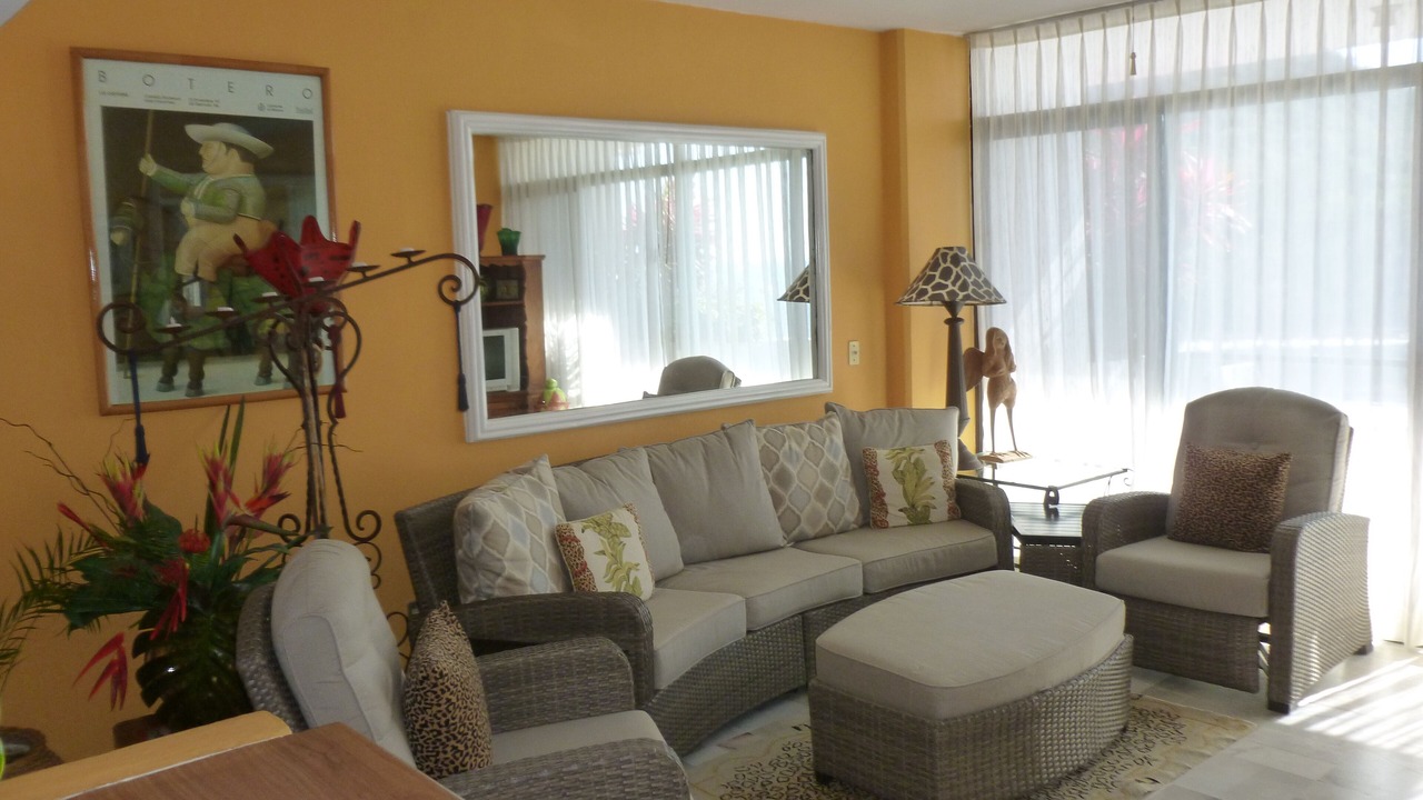 Photo of Livingroom in South Shore Hotel Area