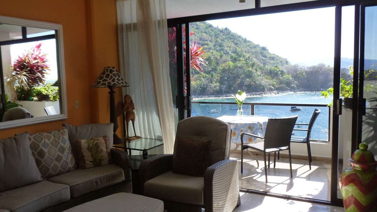 Photo of Livingroom in South Shore Hotel Area