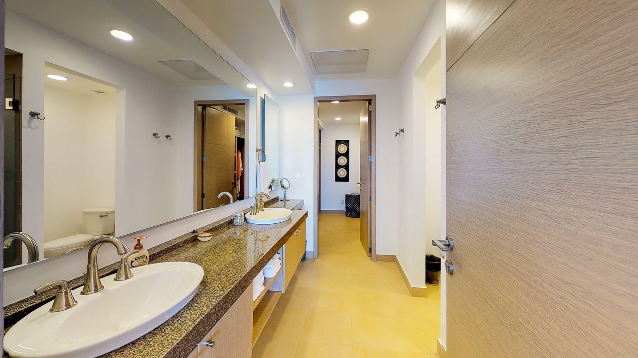 Photo of Bathroom in Flamingos