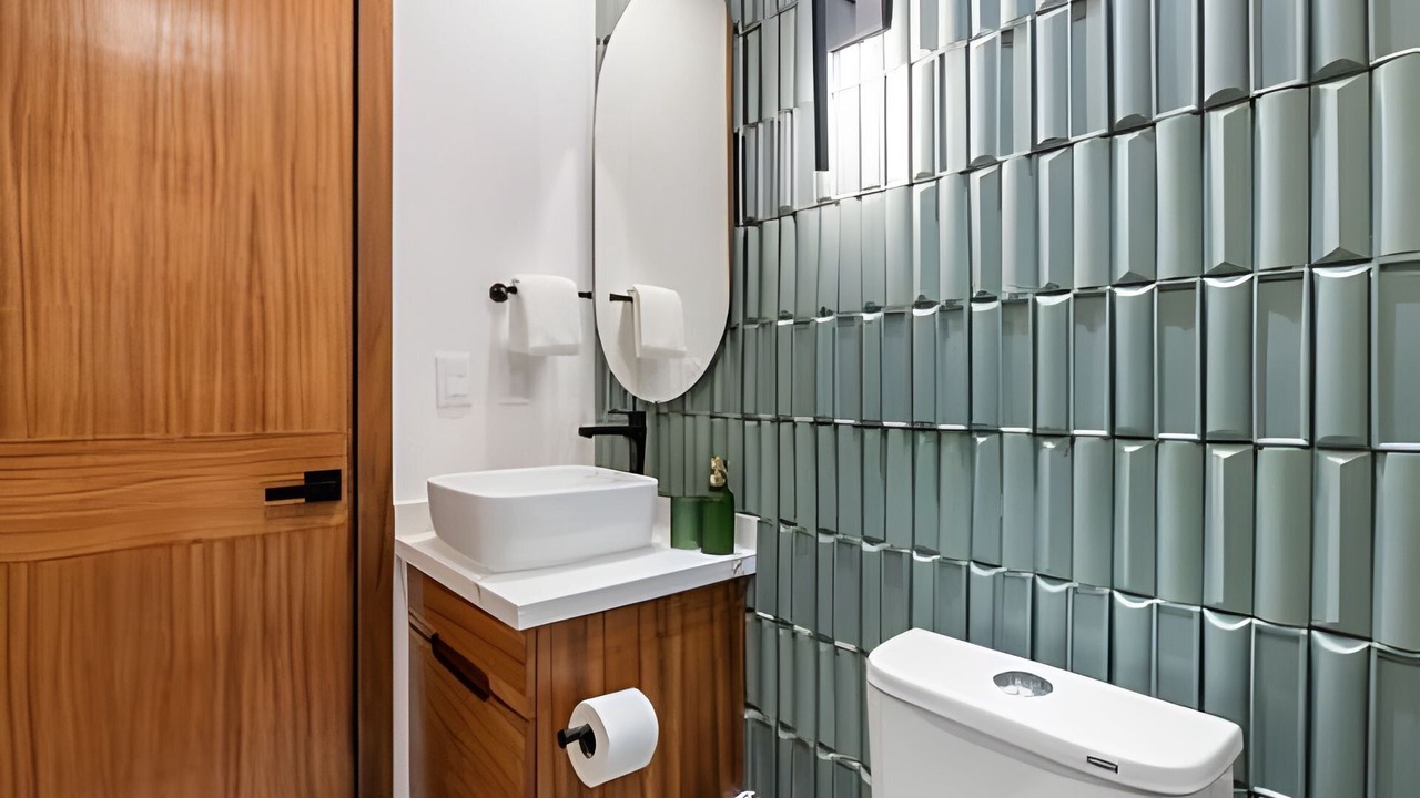 Photo of Others in Romantic Zone