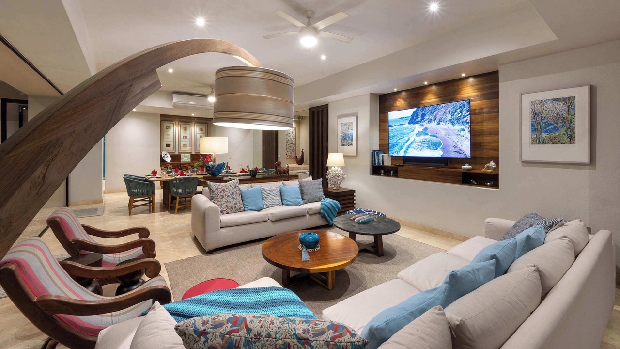 Photo of Livingroom in South Shore Hotel Area