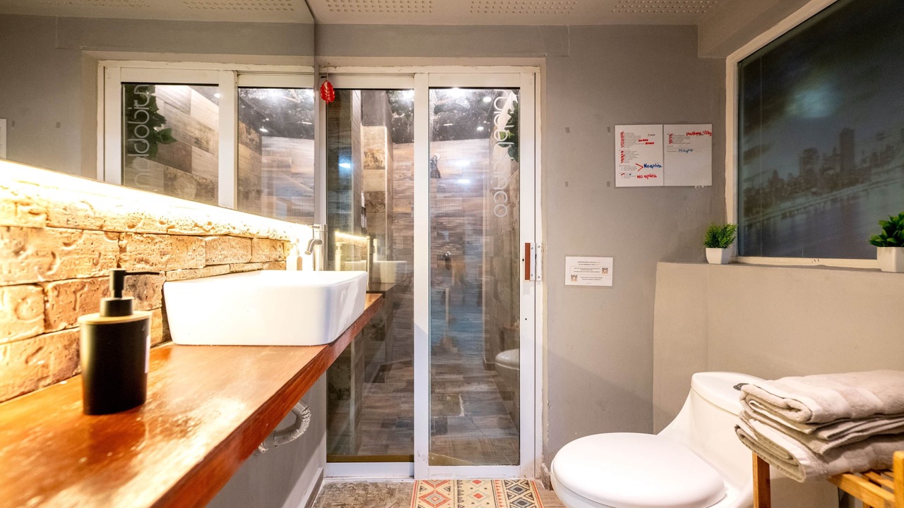 Photo of Bathroom in Anahuac