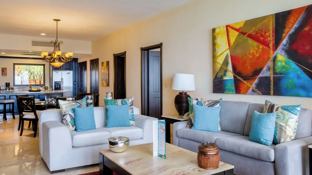 Photo of Livingroom in South Shore Hotel Area