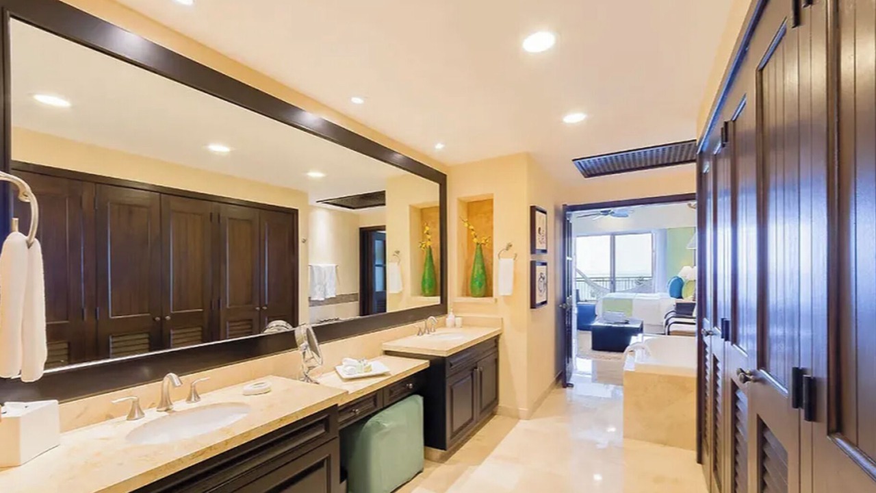 Photo of Bathroom in South Shore Hotel Area