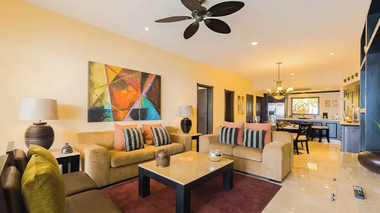 Photo of Livingroom in South Shore Hotel Area