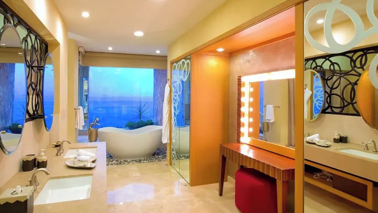 Photo of Bathroom in South Shore Hotel Area