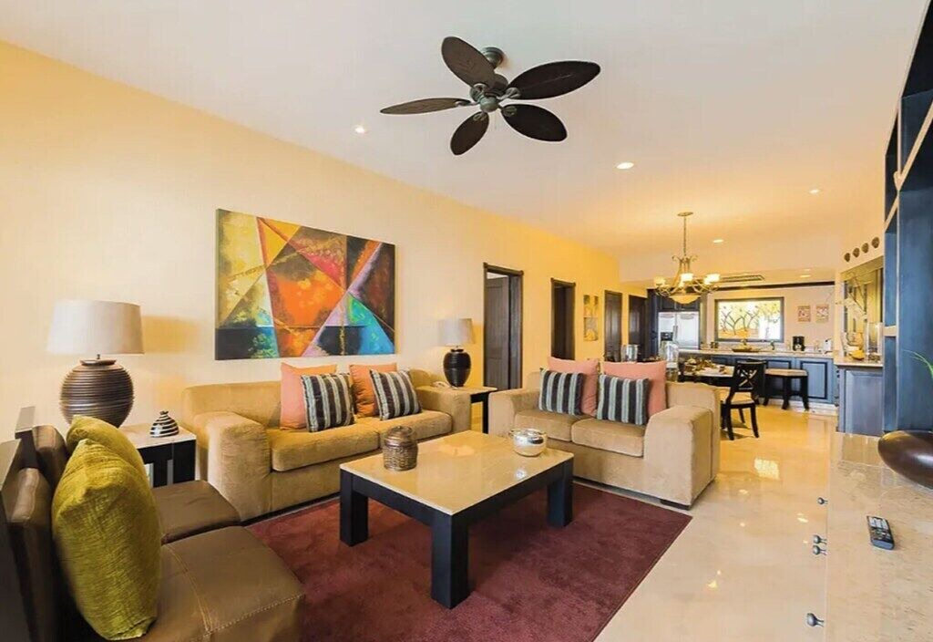 Photo of Livingroom in South Shore Hotel Area