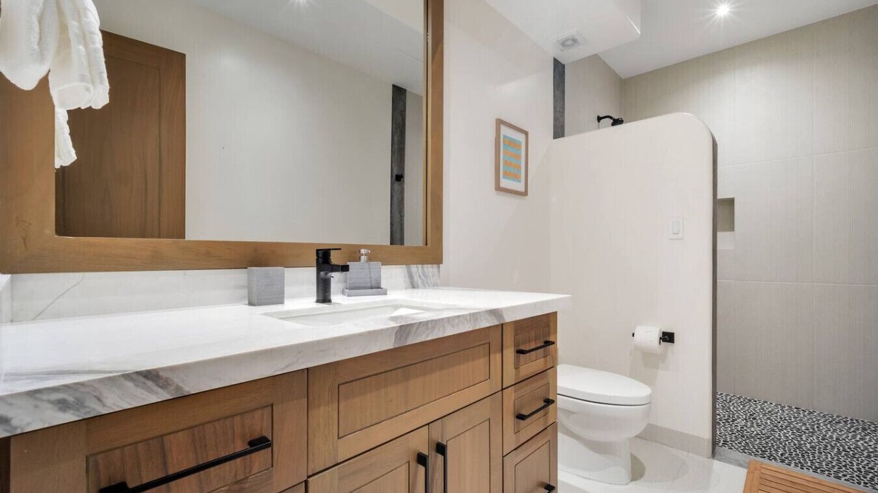 Photo of Bathroom in Buzzards