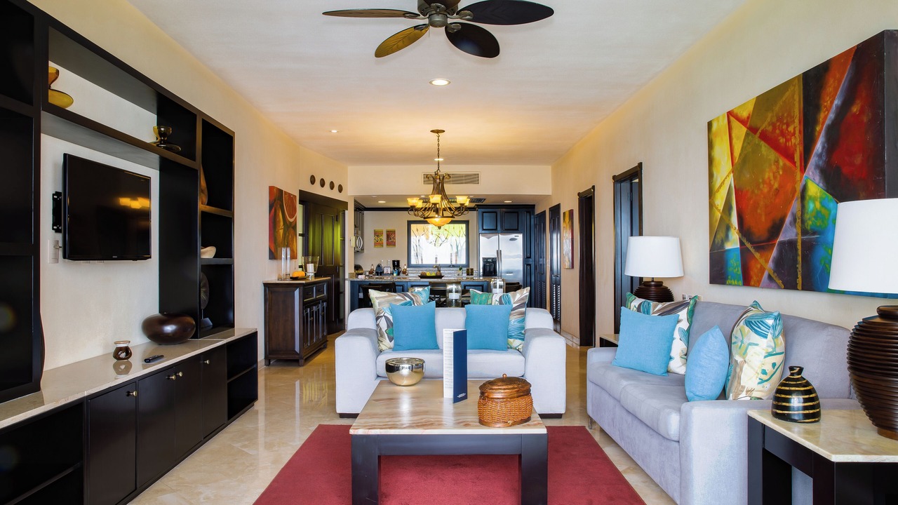 Photo of Livingroom in South Shore Hotel Area