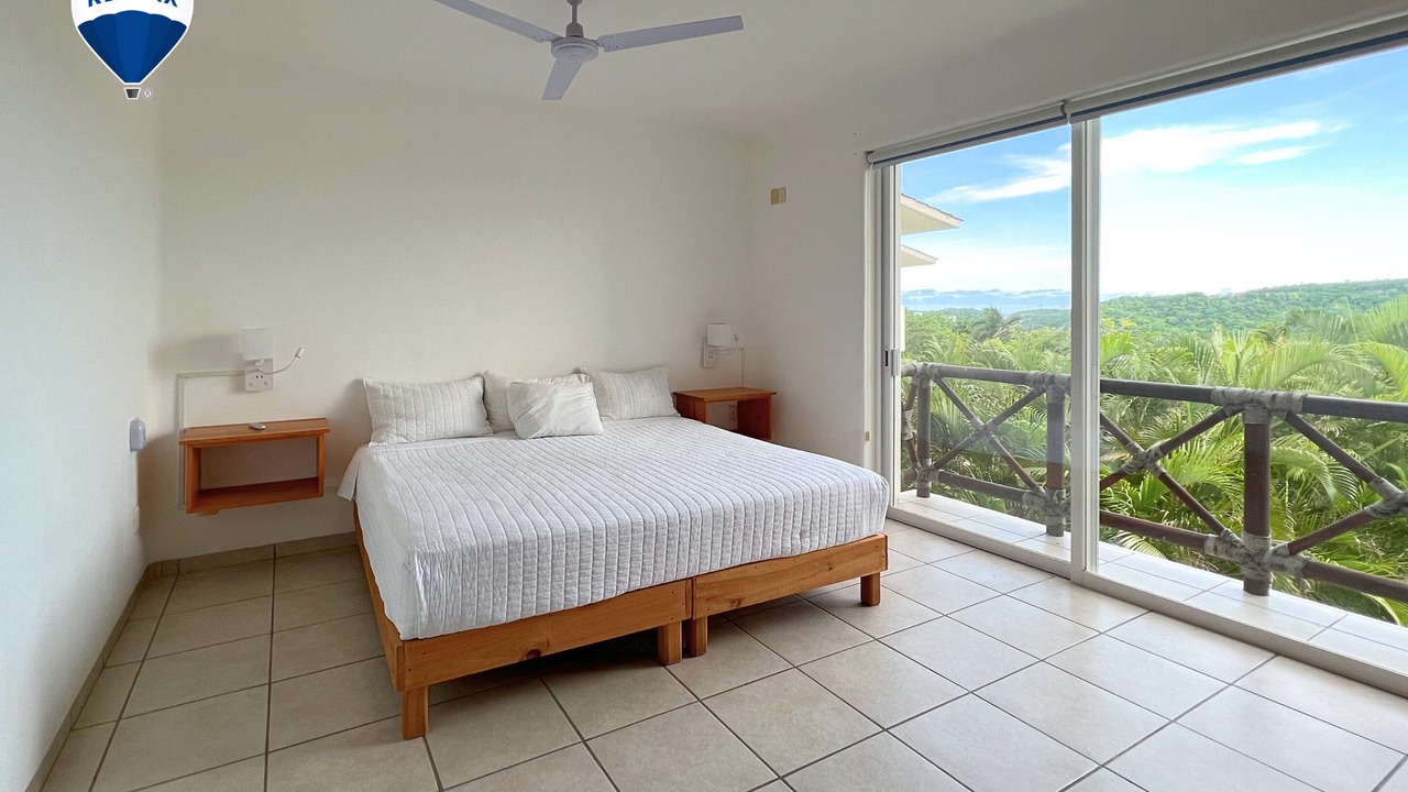 Photo of Bedroom in R