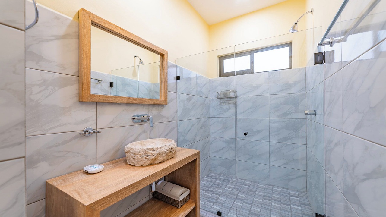 Photo of Bathroom in R