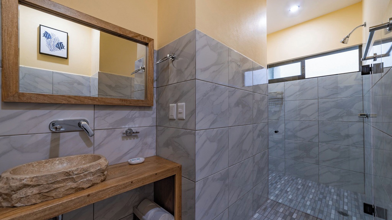 Photo of Bathroom in R