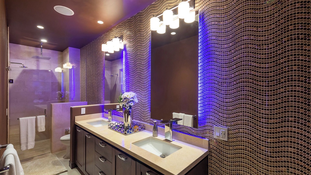 Photo of Bathroom in Romantic Zone