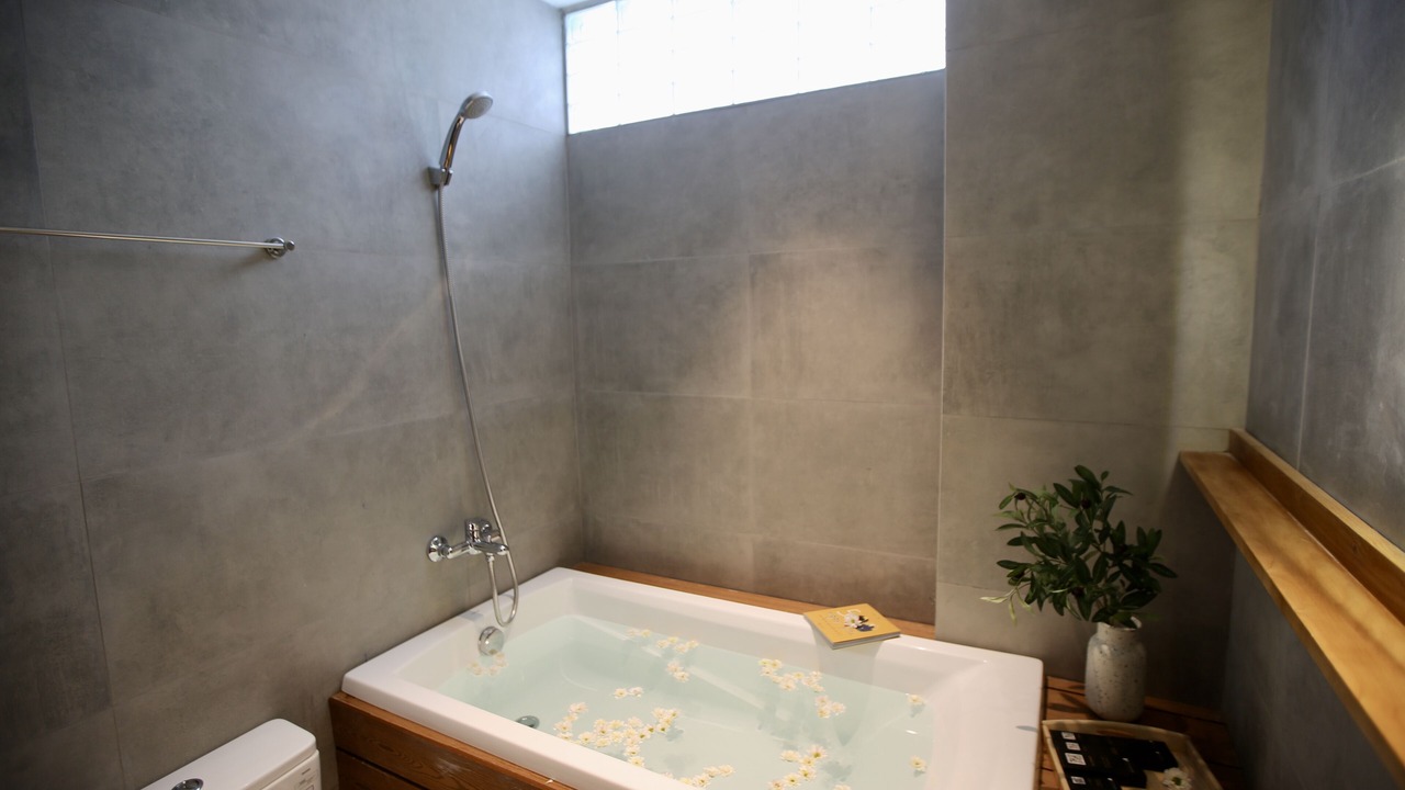 Photo of Bathroom in Phuong 6