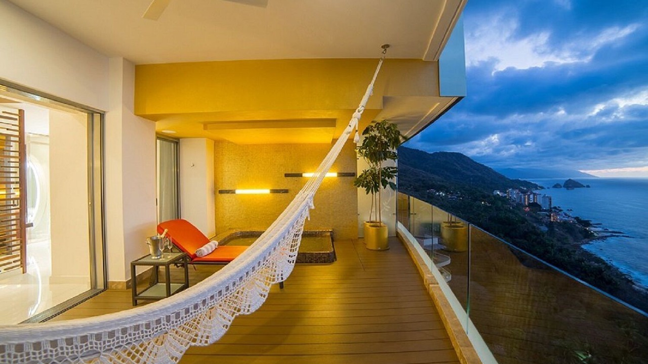 Photo of Patio Balcony in South Shore Hotel Area