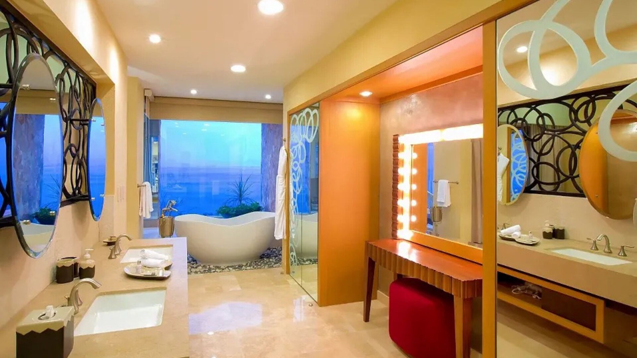Photo of Bathroom in South Shore Hotel Area