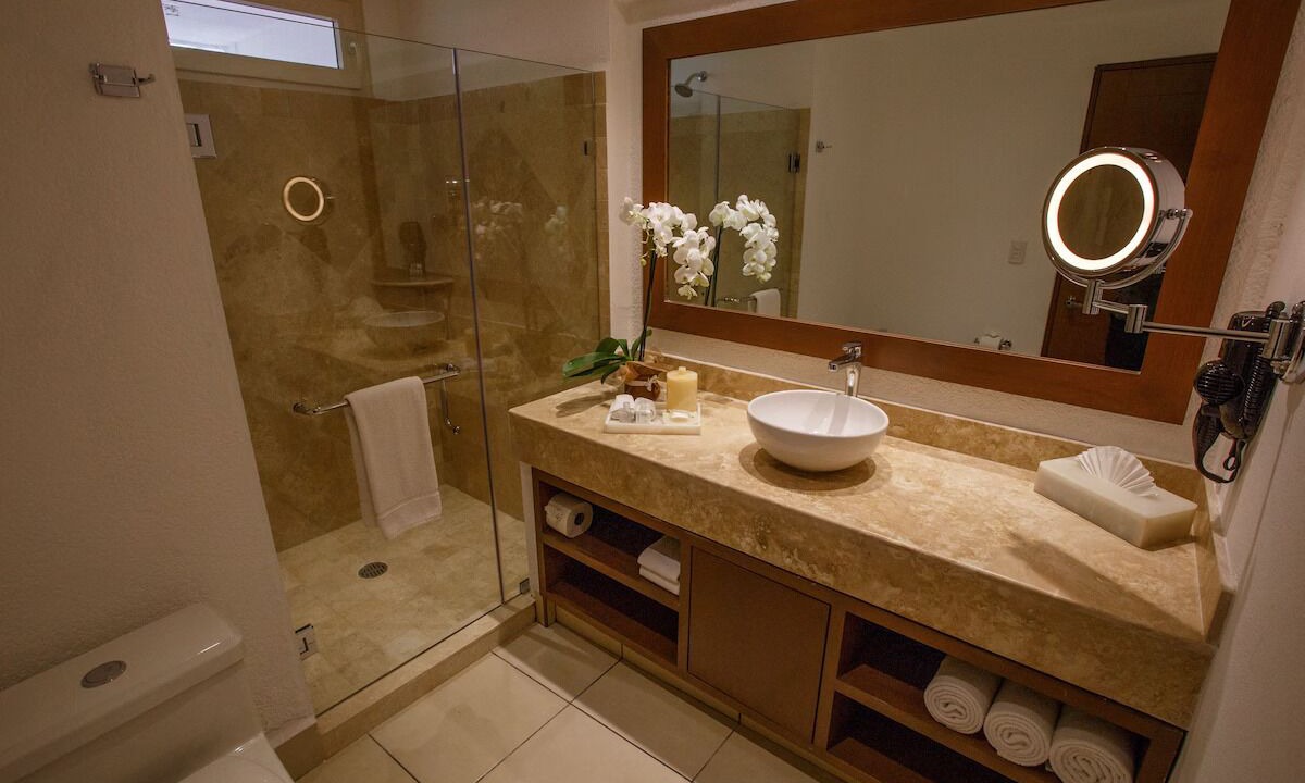 Photo of Bathroom in South Shore Hotel Area