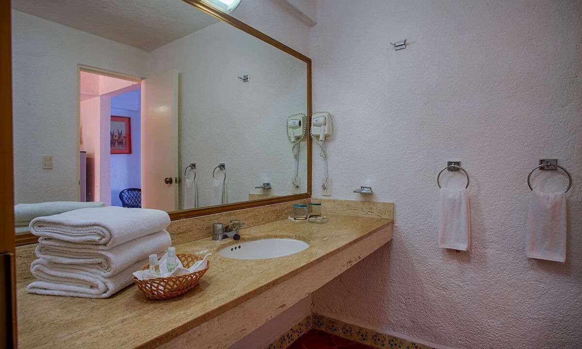 Photo of Bathroom in South Shore Hotel Area